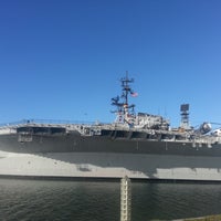 Foto tirada no(a) USS Midway Museum por Kadir C. em 12/5/2014