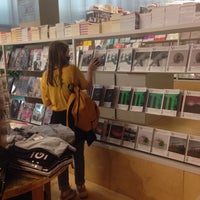 7/2/2020에 Svetlana K.님이 Книжный магазин музея «Гараж»에서 찍은 사진