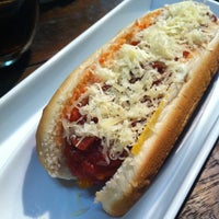 10/7/2012 tarihinde Flávia K.ziyaretçi tarafından Überdog - Amazing Hot Dogs'de çekilen fotoğraf
