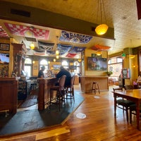Снимок сделан в Molly Malone&#39;s Irish Pub &amp; Restaurant пользователем Trevor C. 6/20/2020