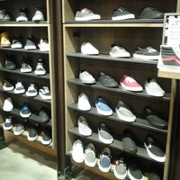 vans store in triangle mall