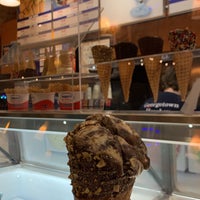 Photo taken at Hershey&amp;#39;s Ice Cream by VJ 👒 on 8/30/2021