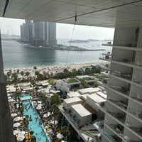 Foto diambil di FIVE Palm Jumeirah Dubai oleh Kh pada 5/1/2024