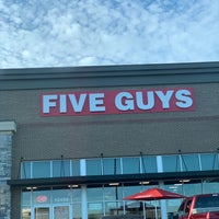 Photo taken at Five Guys by Jeng-Chyang S. on 10/21/2020