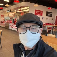 Photo taken at Five Guys by Jeng-Chyang S. on 12/24/2021