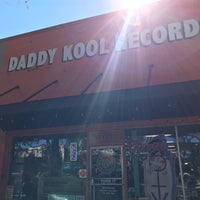 รูปภาพถ่ายที่ Daddy Kool Records โดย Jenny L. เมื่อ 11/16/2018