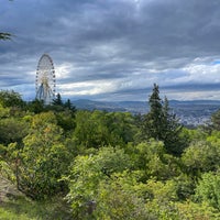 Photo taken at Mtatsminda Park Observation Deck | მთაწმინის პარკის დაკვირვების ბაქანი by Sauuud 🦖 on 9/9/2023