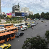Photo taken at BMTA Bus Stop เกาะดินแดง (Ko Din Daeng) by Chidphant P. on 8/23/2017