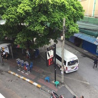 Photo taken at BMTA Bus Stop เกาะดินแดง (Ko Din Daeng) by Chidphant P. on 8/23/2017