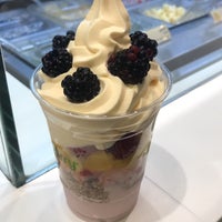 Photo taken at Pinkberry by دينـا🍔 on 11/19/2021