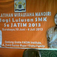 Review Gedung Graha kadin jatim