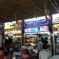 Photo taken at Habib&amp;#39;s Rojak - Indian Rojak Specialist by Irene Lee Hua O. on 10/22/2013