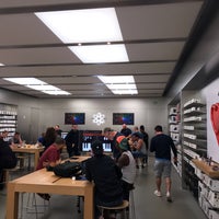 Photo taken at Apple The Galleria by Oleksandr P. on 9/16/2019