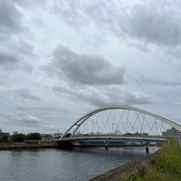 Photo taken at 鶴見川橋 by ひびきら 8. on 10/9/2022