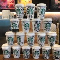 Photo taken at Starbucks by 糖尿の ヒ. on 9/13/2017