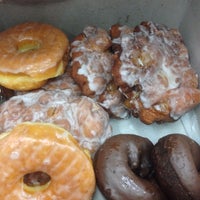 Photo taken at Apple Fritter Donut Shop by Glen W. on 7/28/2014