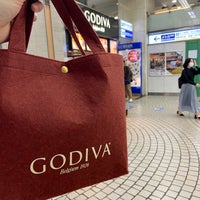 Photo taken at Godiva by リカ プ. on 9/25/2021