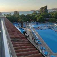 Photo taken at Batıhan Beach Resort &amp;amp; Spa by Bektaş U. on 10/2/2021