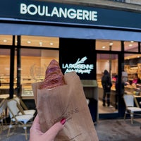 Photo taken at Boulangerie La Parisienne by iEsperanza on 5/5/2023