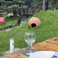 Foto diambil di Restaurant Cozy Corner Kazbegi oleh A. pada 7/6/2022