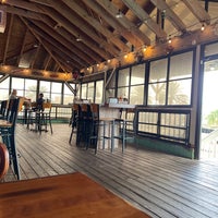 รูปภาพถ่ายที่ Beachside Seafood Restaurant &amp;amp; Market โดย Mailyn C. เมื่อ 10/12/2022