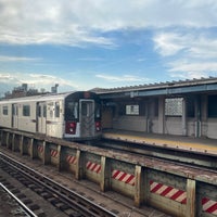 Photo taken at MTA Subway - 7 Train by Luis E. on 4/19/2021