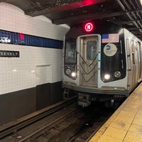 Foto scattata a MTA Subway - M Train da Luis E. il 2/16/2021