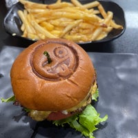 Photo taken at Emoji Burger by Luis E. on 8/26/2022