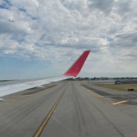 Photo taken at JFK Runway 04L/22R by Luis E. on 5/28/2021