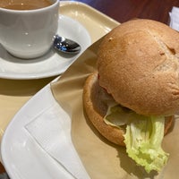 Photo taken at Doutor Coffee Shop by Hideo S. on 8/17/2021