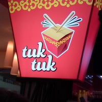 รูปภาพถ่ายที่ Tuk Tuk โดย Lada L. เมื่อ 6/28/2013