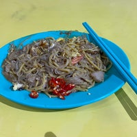 Photo taken at Circuit Road Hawker Centre by Tan E. on 8/7/2022