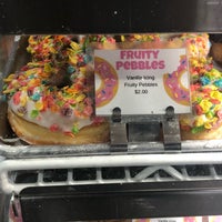 Foto tomada en Holey Schmidt Donuts  por John G. el 3/3/2019