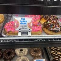 Снимок сделан в Holey Schmidt Donuts пользователем John G. 3/3/2019