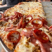 Photo taken at Eno&amp;#39;s Pizza Tavern by John G. on 4/19/2022