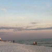 รูปภาพถ่ายที่ Seaside Beach โดย John G. เมื่อ 10/14/2021