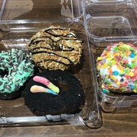 Foto scattata a Holey Schmidt Donuts da John G. il 3/3/2019