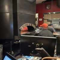 รูปภาพถ่ายที่ The Luggage Room Pizzeria โดย John G. เมื่อ 12/30/2021