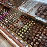 Photo taken at Snooks Chocolate Factory by Ritaltt on 9/8/2022