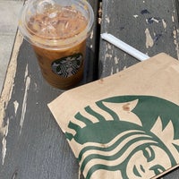 Foto tirada no(a) Starbucks por Lolly em 6/15/2021