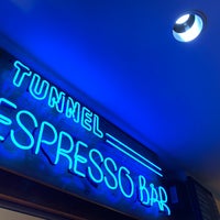 Foto tirada no(a) Tunnel Espresso por aaronpk em 7/24/2019