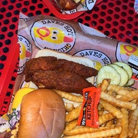 Photo taken at Dave’s Hot Chicken by Khalid on 6/11/2022