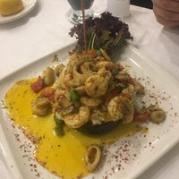 11/5/2017 tarihinde Özlem Ç.ziyaretçi tarafından Gold Yengeç Restaurant'de çekilen fotoğraf