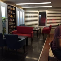 6/20/2015 tarihinde Mücahit S.ziyaretçi tarafından Bilge Sahaf Kitap &amp;amp; Cafe'de çekilen fotoğraf