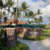 Photo taken at Honu Pool Bar &amp;amp; Grill by Wendy Y. on 5/4/2022