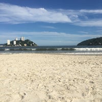 Photo taken at Praia do Gonzaguinha by Hygor N. on 2/13/2017