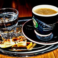 Das Foto wurde bei Coffeeshop Company von Asım Y. am 2/1/2017 aufgenommen