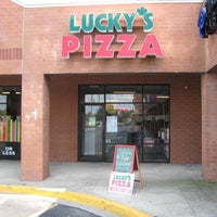 Foto scattata a Lucky&amp;#39;s Pizza da Lucky&amp;#39;s Pizza il 7/1/2013