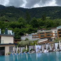 Foto diambil di Sport &amp;amp; Wellness Resort Quellenhof oleh Maryam pada 6/19/2020