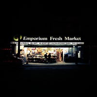 4/24/2013 tarihinde Daniel H.ziyaretçi tarafından Emporium Fresh Market'de çekilen fotoğraf